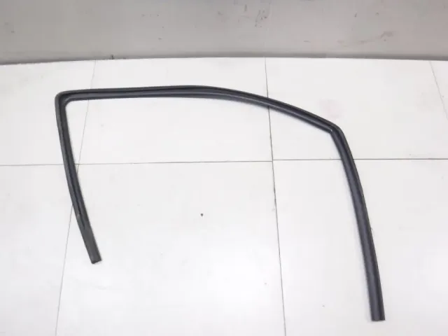 Уплотнитель стекла двери для  BAW M7 2022