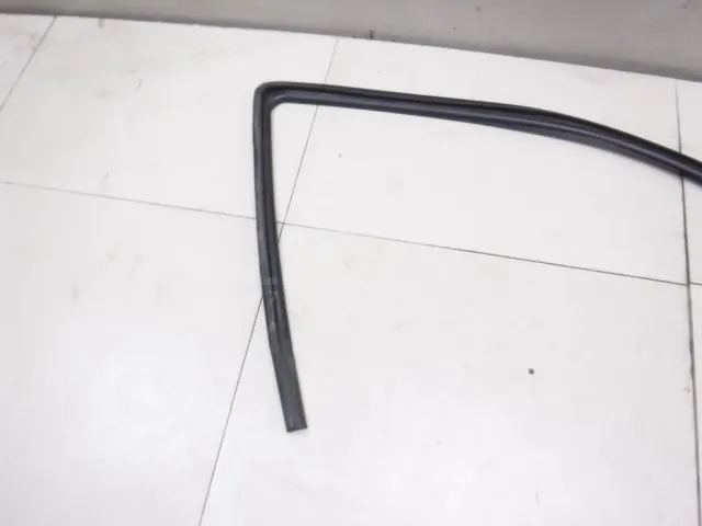 Уплотнитель стекла двери для  BAW M7 2022