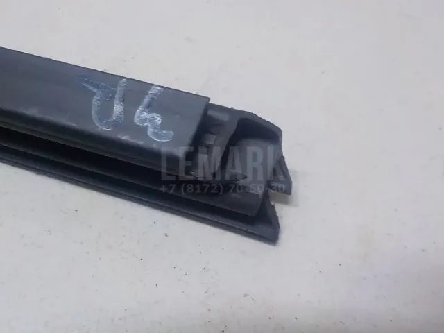 Накладка стекла заднего правого для  Ford Galaxy 2006-2015