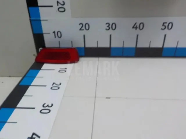 Отражатель в бампер задний левый