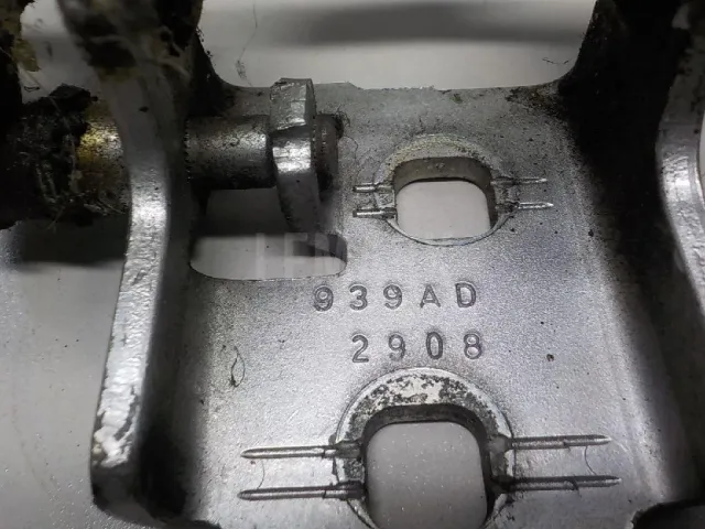 Петля двери задней левой нижняя для  Ford Kuga 2012-2019