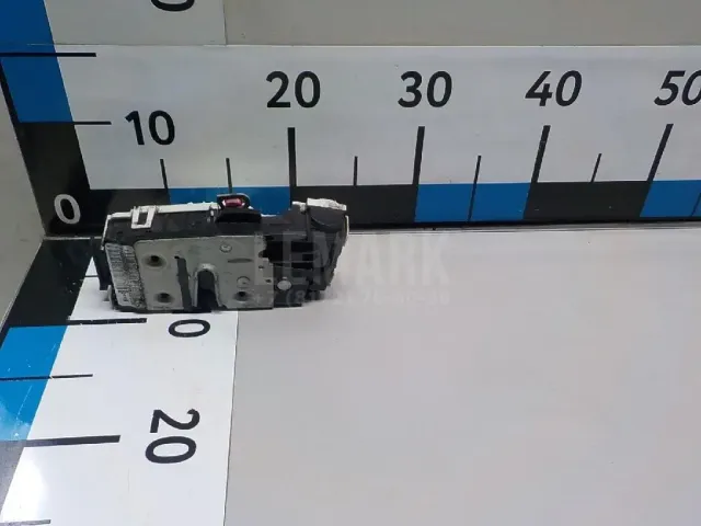 Замок двери передней правой для  Ford Kuga 2008-2012
