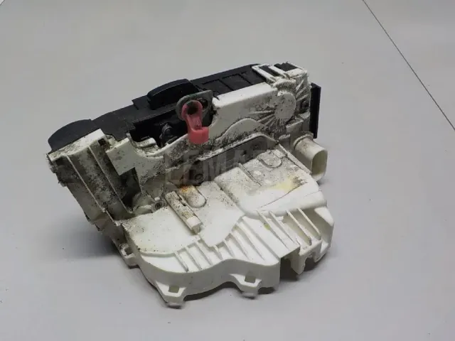 Замок двери передней правой для  Ford Kuga 2008-2012