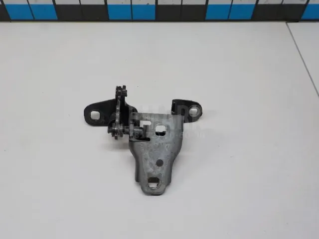 Петля двери передней правой нижняя для  BMW X1 U11 2022