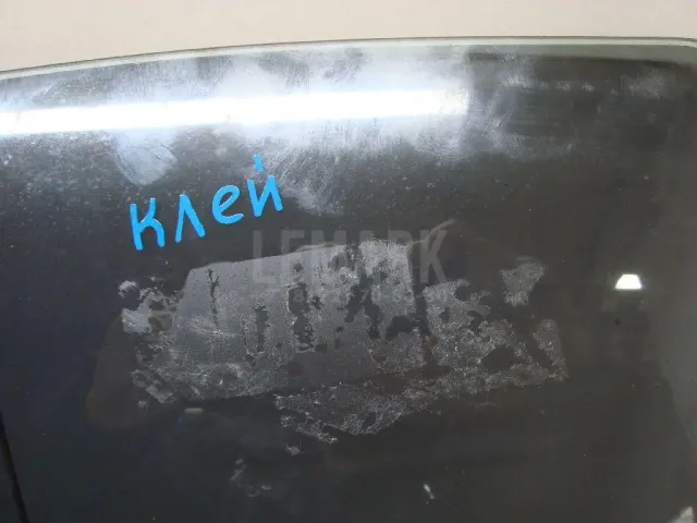Стекло двери передней левой