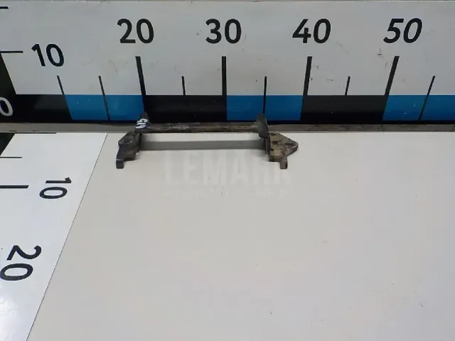 Крепление аккумулятора