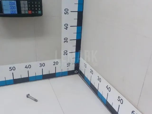Болт распредвала