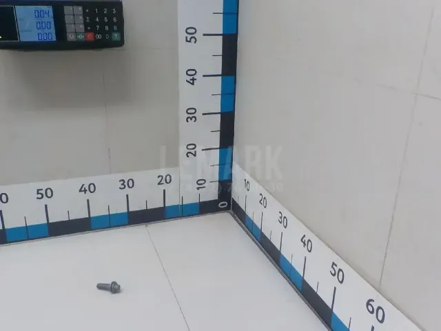 Болт распредвала