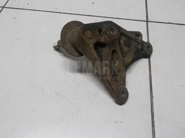 Кронштейн двигателя