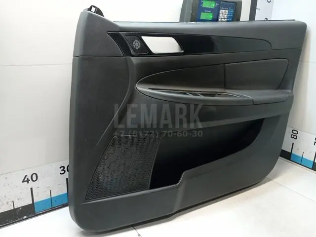 Обшивка двери передней правой для  Chrysler Grand Voyager/Grand Caravan (RT) 2007-2020