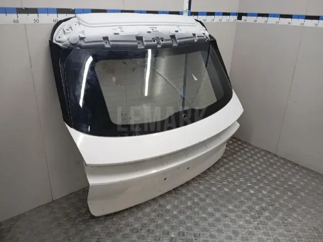 Дверь багажника со стеклом