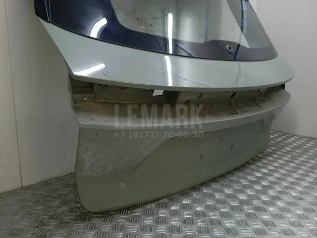 Дверь багажника