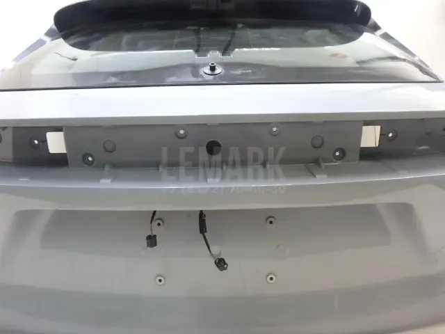 Дверь багажника со стеклом