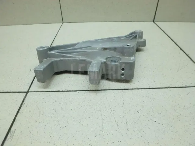 Кронштейн (сопут. товар)