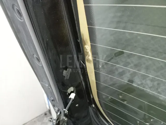 Дверь багажника