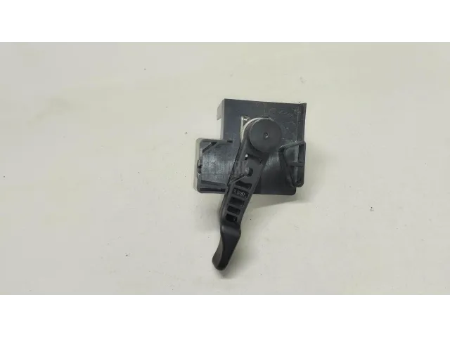 Ручка открывания капота