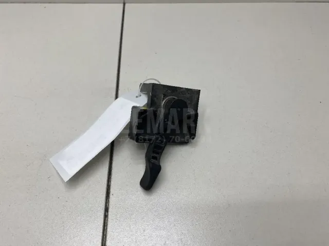 Ручка открывания капота