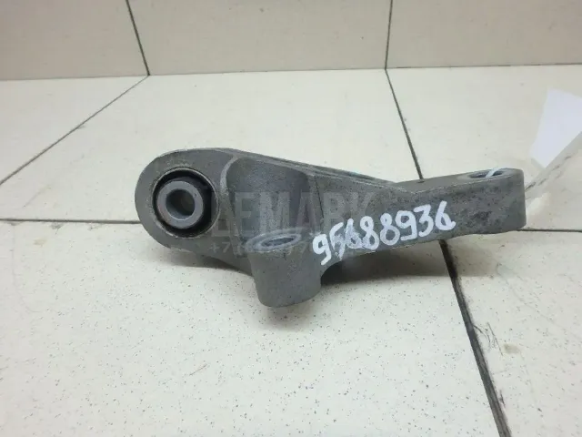 Кронштейн опоры двигателя для  Fiat Stilo 2002-2010