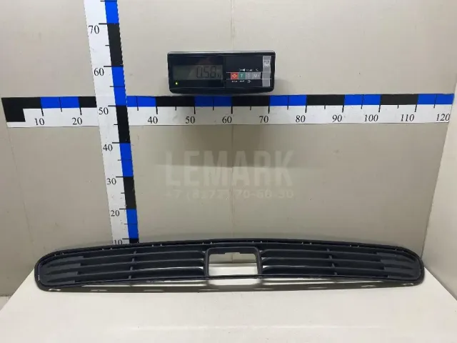 Решетка в бампер центральная для  Ford Focus II 2008-2011
