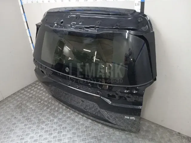 Стекло двери багажника