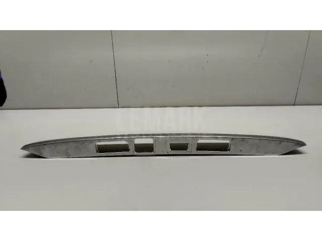 Накладка двери багажника