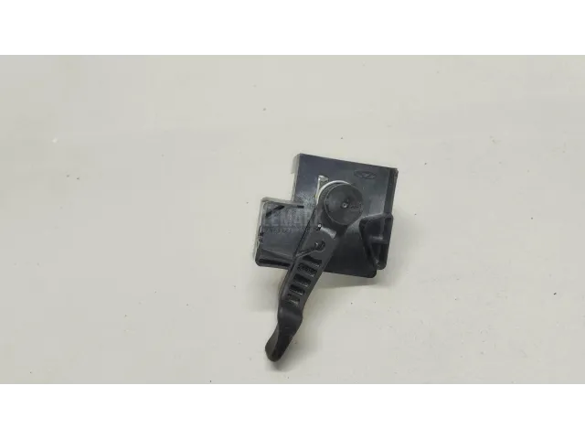 Ручка открывания капота