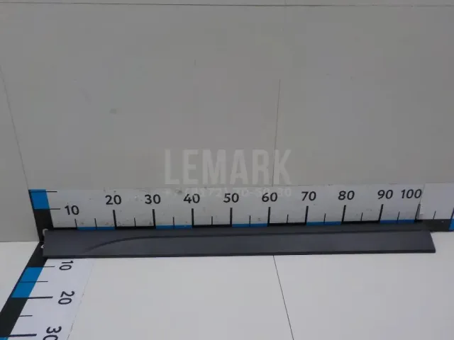 Накладка двери передней левой
