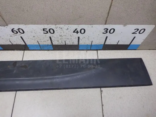 Накладка двери передней левой