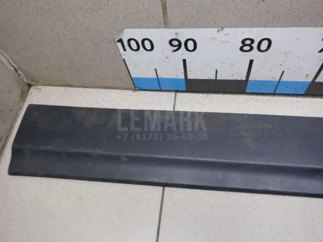 Накладка двери передней левой