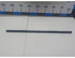 Уплотнитель капота