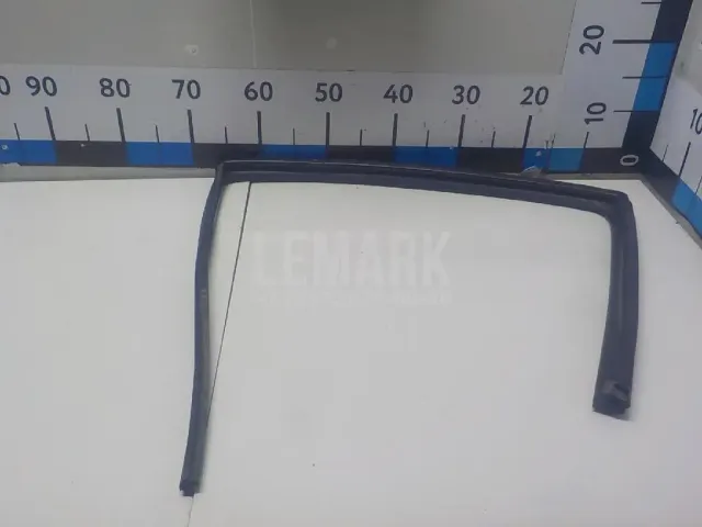Уплотнитель стекла двери для  Changan CS75 2014