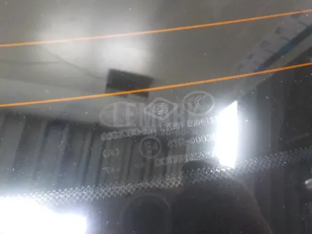 Стекло заднее