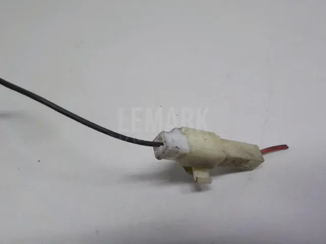 Ответная часть замка багажника