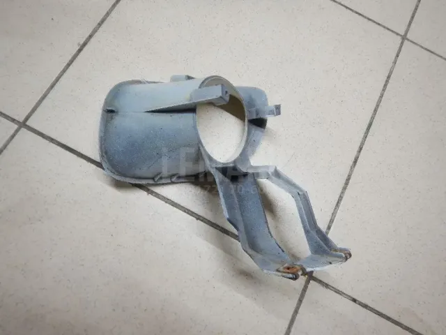 Рамка противотуманной фары правой для  Ford Fiesta 2001-2008