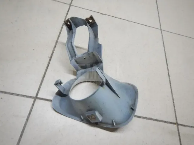 Рамка противотуманной фары правой для  Ford Fiesta 2001-2008