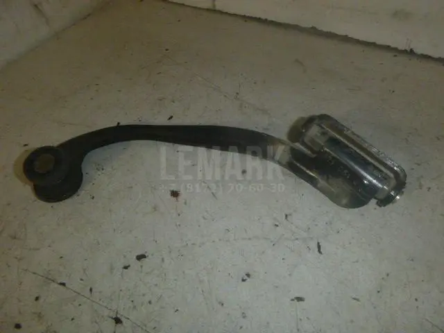 Кронштейн крепления двери для  Ford C-MAX 2003-2010
