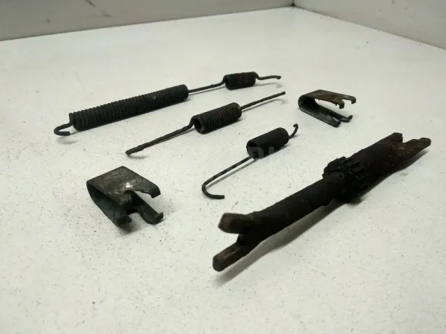Установочный к-кт задних колодок для  CASE SV300 2012