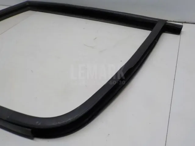 Уплотнитель стекла двери для  BMW 7-serie E65/E66 2001-2008