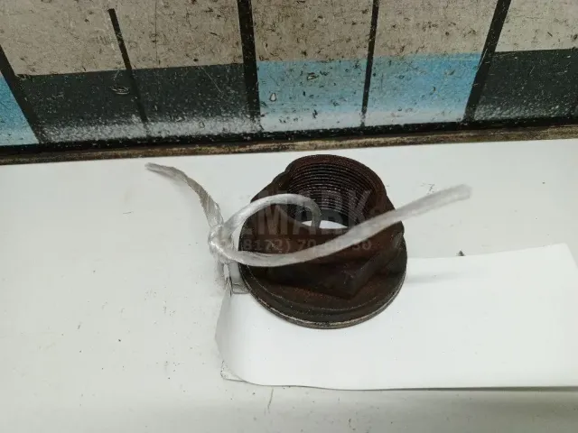 Гайка задней ступицы