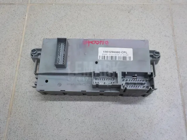 Блок предохранителей для  Ford Kuga 2008-2012
