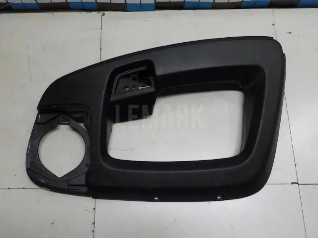 Обшивка двери передней правой для  BAIC BJ40 2019