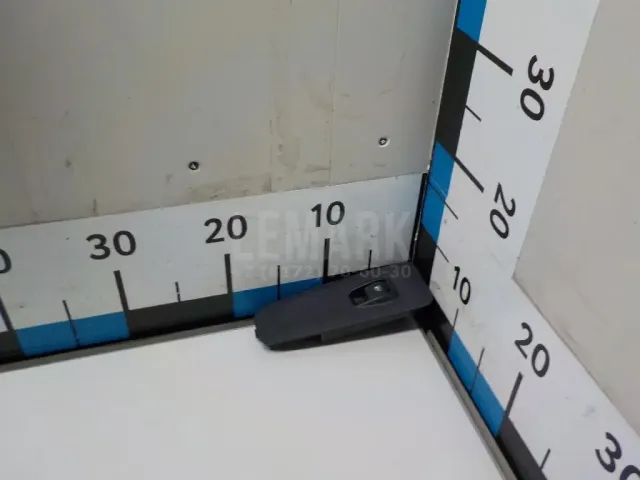 Кнопка стеклоподъемника
