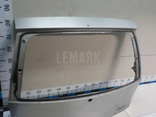 Дверь багажника