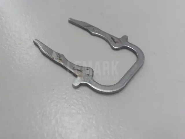Скоба крепежная для  Ford America Focus USA 2004-2007
