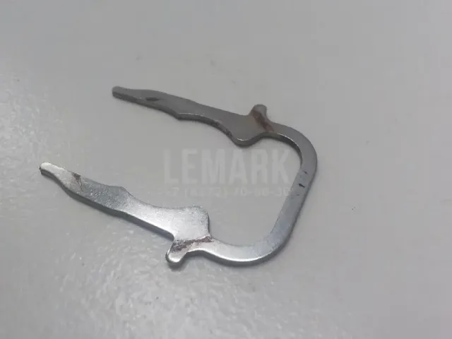 Скоба крепежная для  Ford America Focus USA 2004-2007