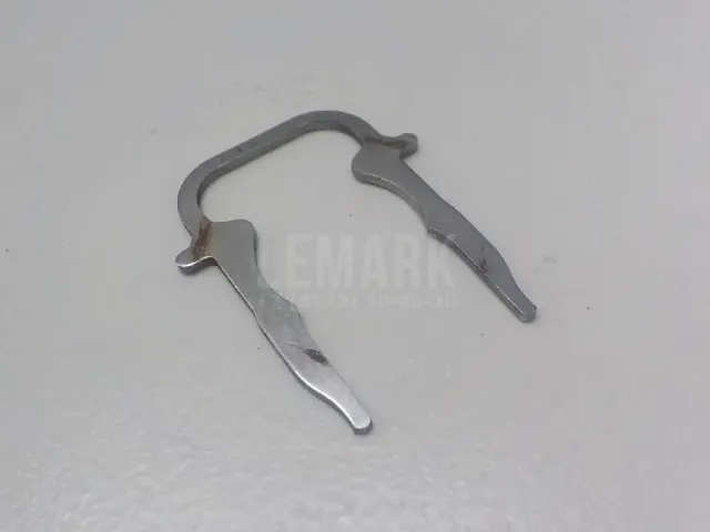Скоба крепежная для  Ford America Focus USA 2004-2007