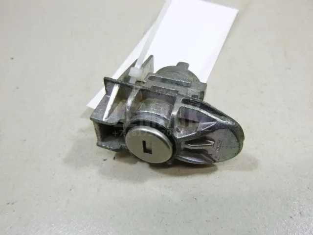 Вставка замка двери лев. для  Ford Fiesta 2001-2008