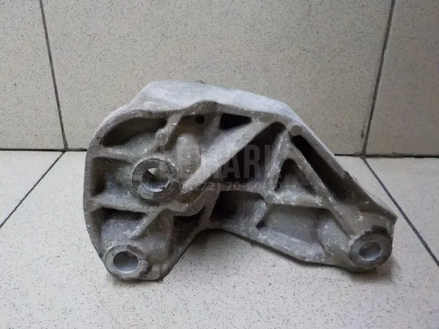 Кронштейн КПП левый для  Chrysler Grand Voyager/Grand Caravan (RT) 2007-2020
