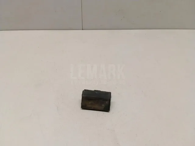 Отбойник крышки багажника