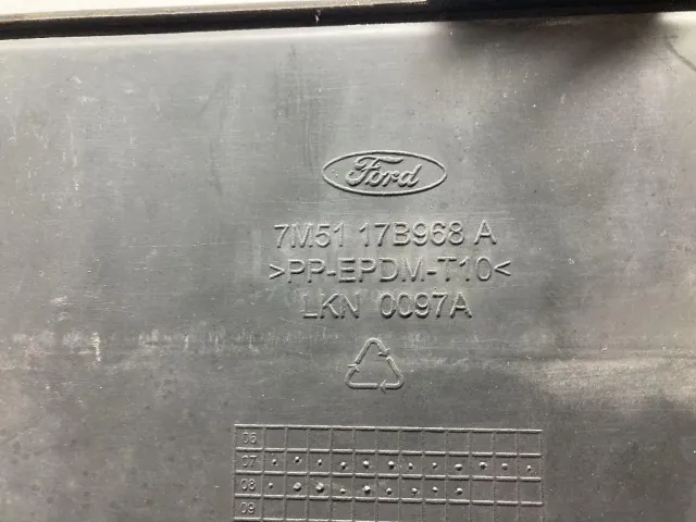 Решетка в бампер центральная для  Audi A8 [4D] 1994-1998